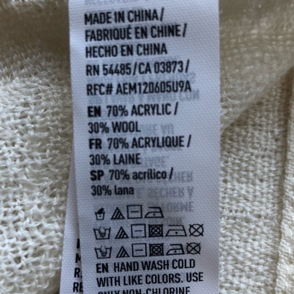 Beautiful NWT American Eagle Scarf/Wrap - Picture 4 of 4